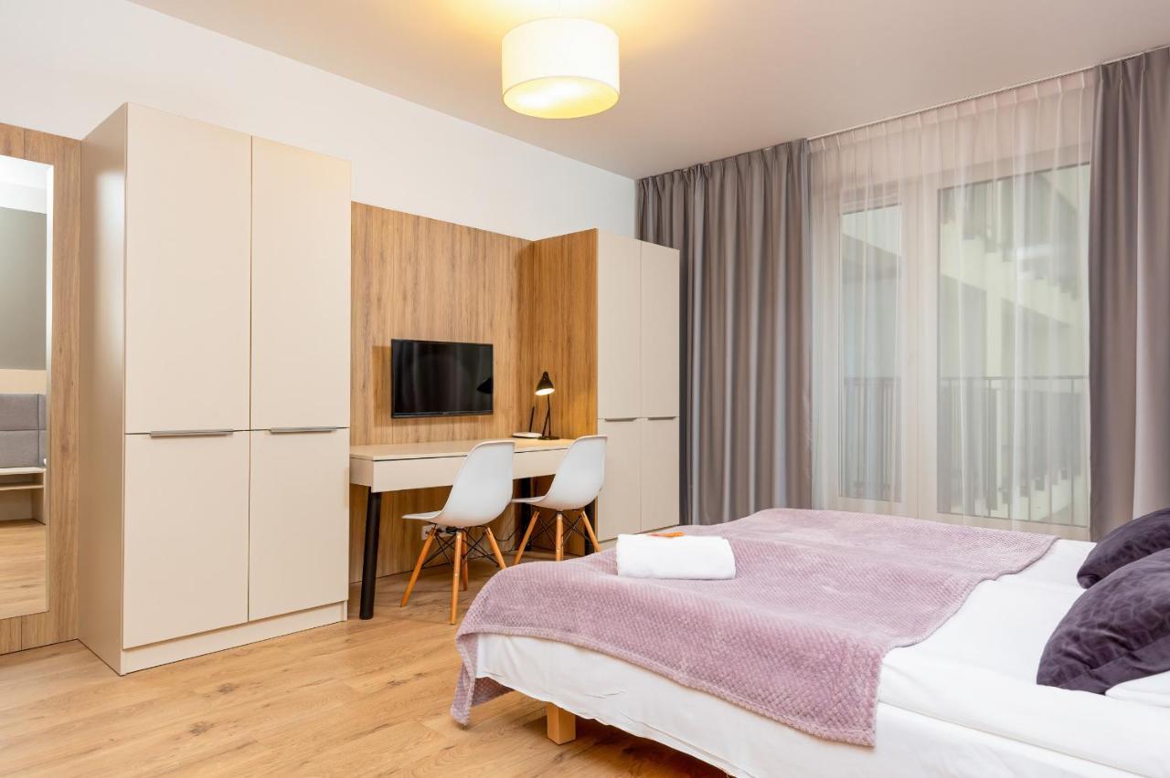Wolska Residence Apartments With Parking By Noclegi Renters Warschau Exterior foto