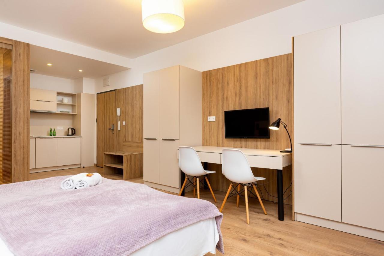 Wolska Residence Apartments With Parking By Noclegi Renters Warschau Exterior foto