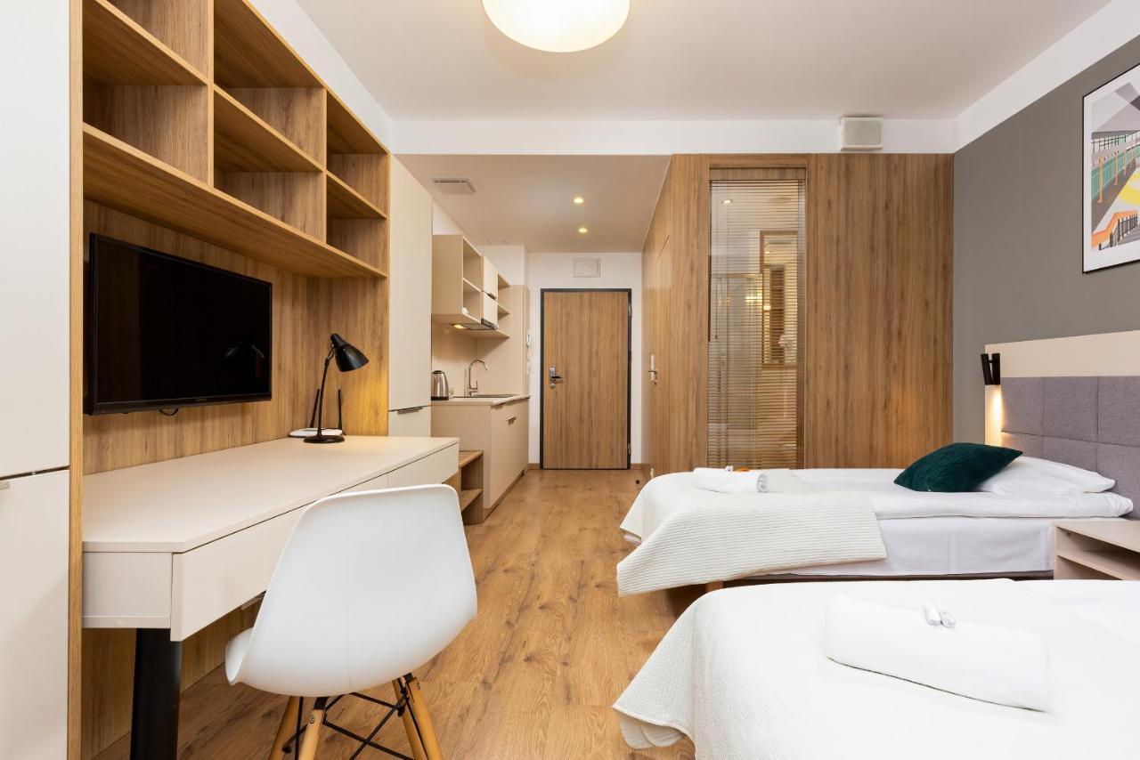 Wolska Residence Apartments With Parking By Noclegi Renters Warschau Exterior foto